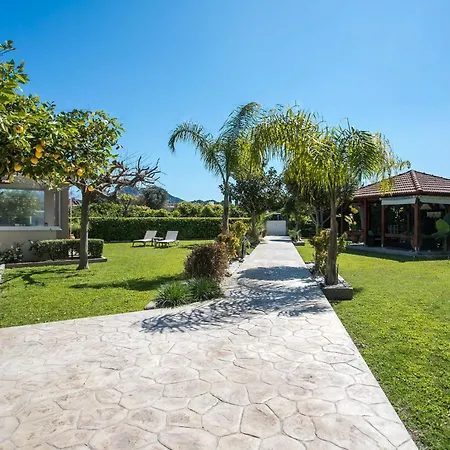 Sea Breeze & Nature With Pool Near The Sea Kremasztí
