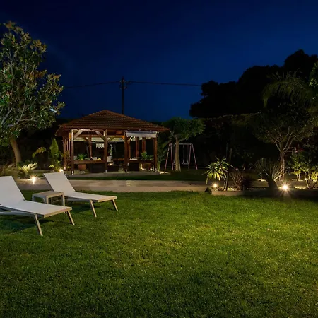 Sea Breeze & Nature With Pool Near The Sea Kremasztí