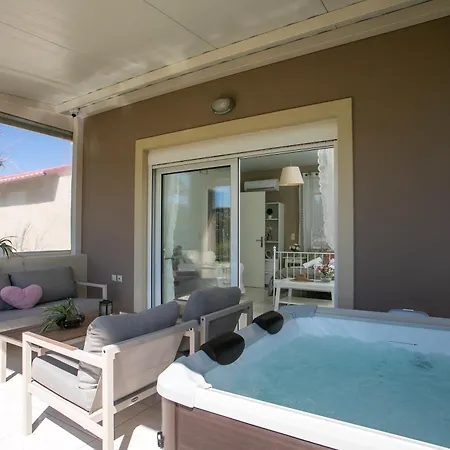 Sea Breeze & Nature With Pool Near The Sea