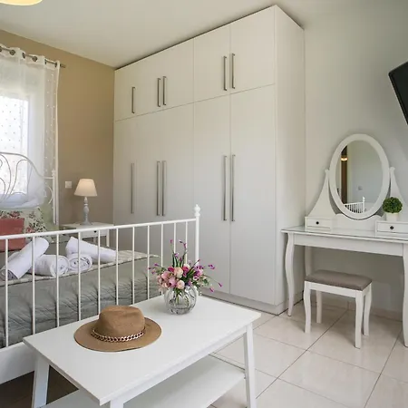 Sea Breeze & Nature Villa, With Heated Pool And Garden Retreat