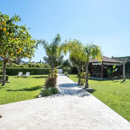 Sea Breeze & Nature With Pool Near The Sea