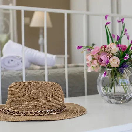 Sea Breeze & Nature Villa, With Heated Pool And Garden Retreat Casa de Férias *
