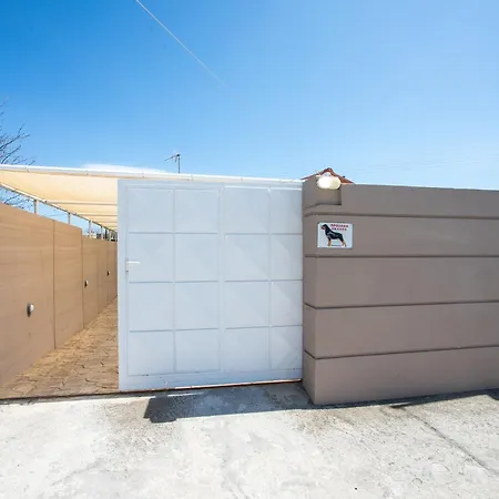 Sea Breeze & Nature With Pool Near The Sea *