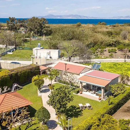Sea Breeze & Nature With Pool Near The Sea Dom wakacyjny Kremastí