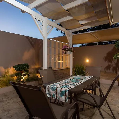 Dom wakacyjny Sea Breeze & Nature With Pool Near The Sea