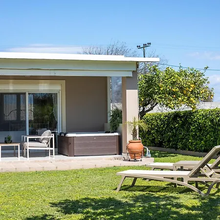 Sea Breeze & Nature With Pool Near The Sea