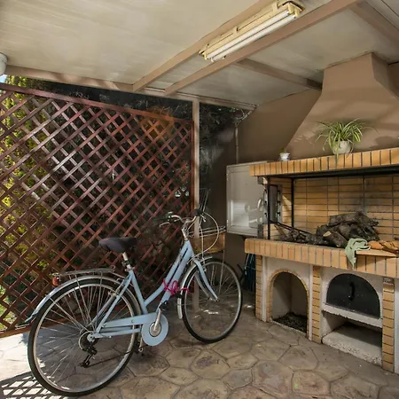 Sea Breeze & Nature With Pool Near The Sea