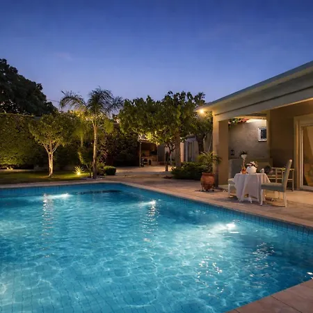 Sea Breeze & Nature Villa, With Heated Pool And Garden Retreat Kremastí