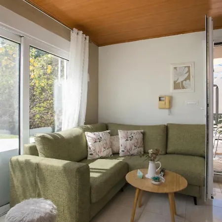 Casa de Férias Sea Breeze & Nature Villa, With Heated Pool And Garden Retreat Kremastí