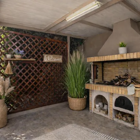 Sea Breeze & Nature Villa, With Heated Pool And Garden Retreat Holiday home *