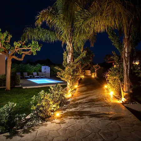 Дом отдыха Sea Breeze & Nature Villa, With Heated Pool And Garden Retreat *