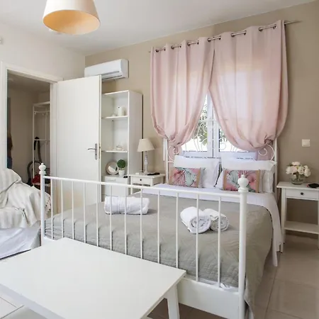 Sea Breeze & Nature Villa, With Heated Pool And Garden Retreat Дом отдыха *