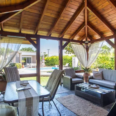 Casa vacanze Sea Breeze & Nature Villa, With Heated Pool And Garden Retreat