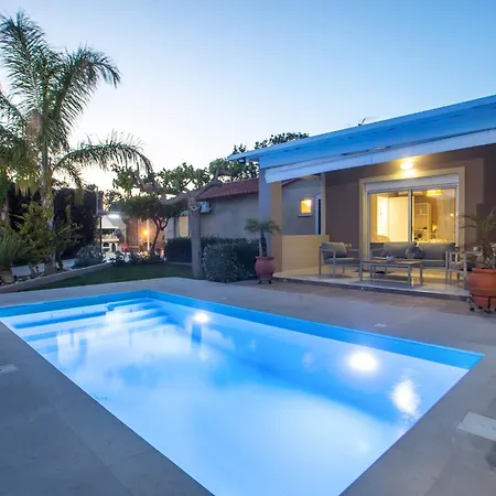 Sea Breeze & Nature Villa, With Heated Pool And Garden Retreat Kremastí