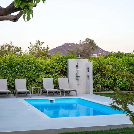 Дом отдыха Sea Breeze & Nature Villa, With Heated Pool And Garden Retreat Кремасти