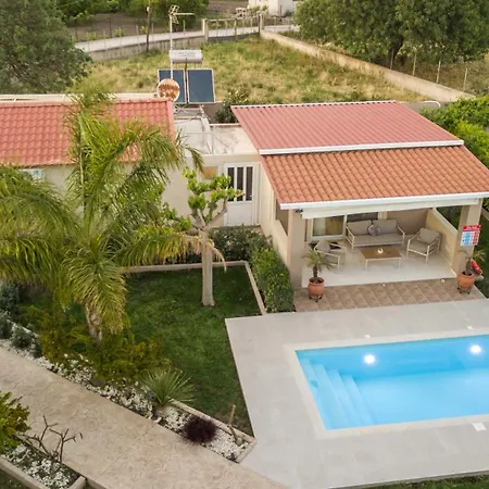 Sea Breeze & Nature Villa, With Heated Pool And Garden Retreat * Kremastí