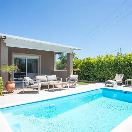 Sea Breeze & Nature Villa, With Heated Pool And Garden Retreat Casa vacanze *