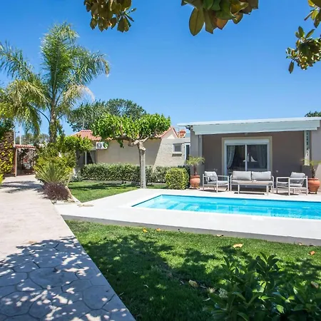 Sea Breeze & Nature Villa, With Heated Pool And Garden Retreat Casa vacanze Kremastí
