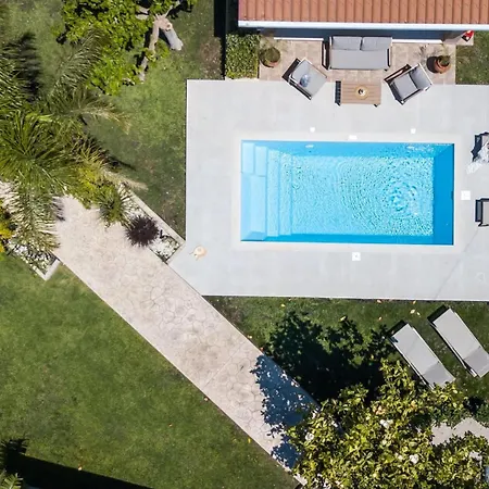 Sea Breeze & Nature Villa, With Heated Pool And Garden Retreat Casa vacanze
