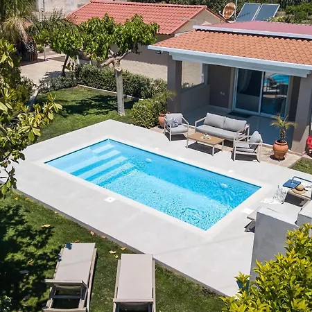 Sea Breeze & Nature Villa, With Heated Pool And Garden Retreat * Kremastí