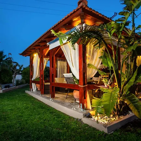 Sea Breeze & Nature Villa, With Heated Pool And Garden Retreat *