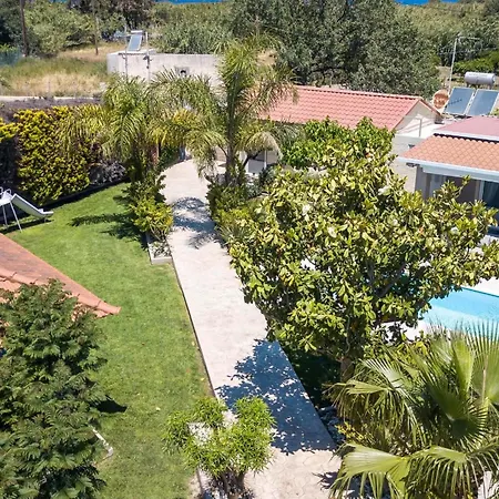 Sea Breeze & Nature Villa, With Heated Pool And Garden Retreat Dom wakacyjny