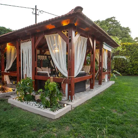 Sea Breeze & Nature Villa, With Heated Pool And Garden Retreat