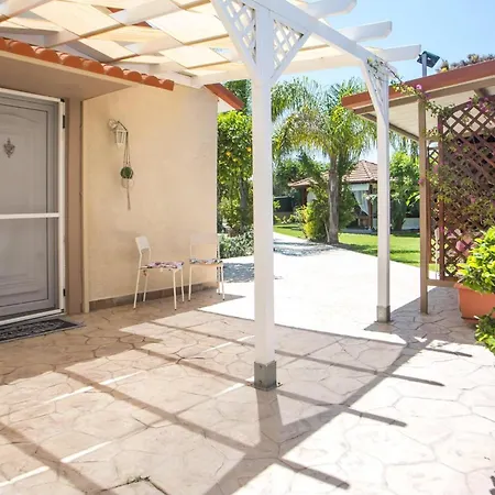 Sea Breeze & Nature Villa, With Heated Pool And Garden Retreat Дом отдыха *
