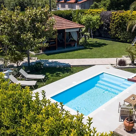 Sea Breeze & Nature Villa, With Heated Pool And Garden Retreat Casa vacanze Kremastí
