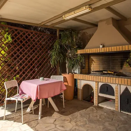 Дом отдыха Sea Breeze & Nature Villa, With Heated Pool And Garden Retreat *