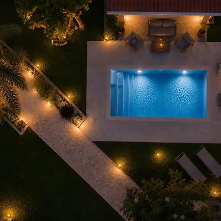 Дом отдыха Sea Breeze & Nature Villa, With Heated Pool And Garden Retreat Кремасти