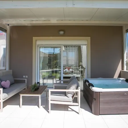 Sea Breeze & Nature With Pool Near The Sea *