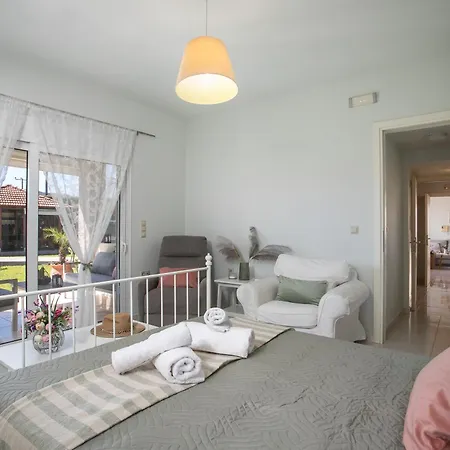 Дом отдыха Sea Breeze & Nature With Pool Near The Sea *