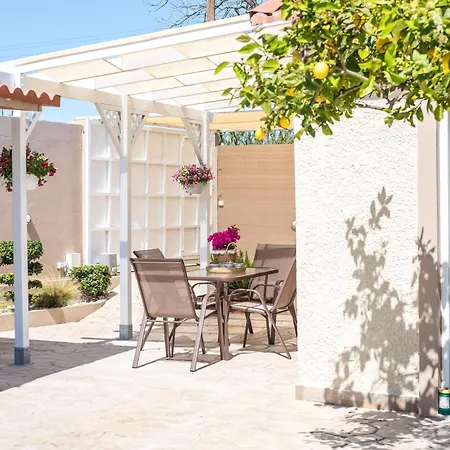 Sea Breeze & Nature With Pool Near The Sea Kremastí