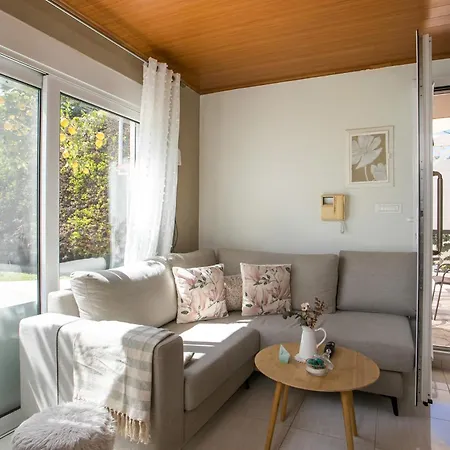 Sea Breeze & Nature With Pool Near The Sea Kremastí