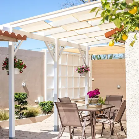 Hébergement de vacances Sea Breeze & Nature With Pool Near The Sea *