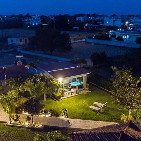 Дом отдыха Sea Breeze & Nature With Pool Near The Sea *