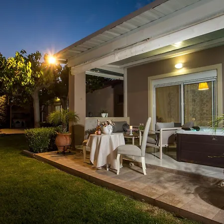 Sea Breeze & Nature With Pool Near The Sea