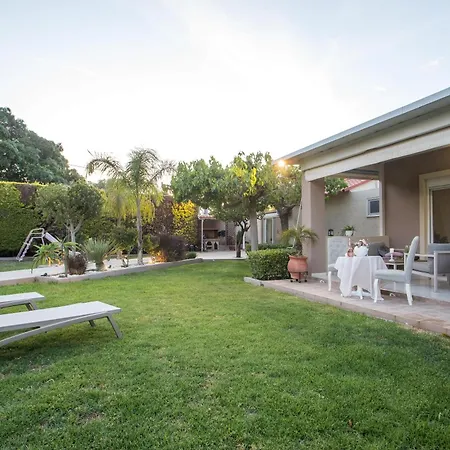 Sea Breeze & Nature With Pool Near The Sea *