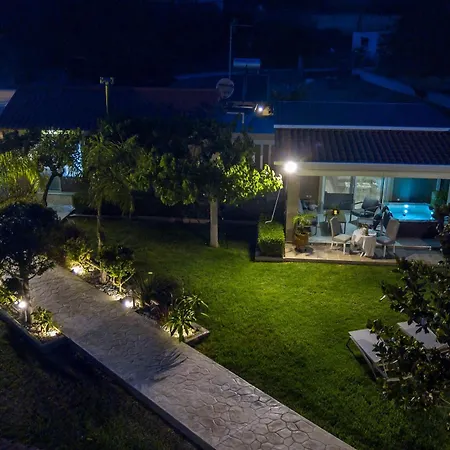 Sea Breeze & Nature With Pool Near The Sea Hébergement de vacances Kremastí