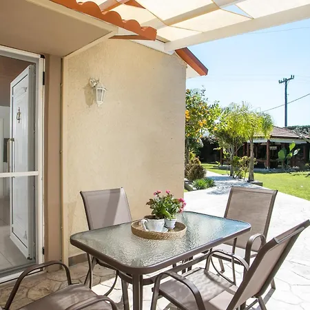 Sea Breeze & Nature With Pool Near The Sea