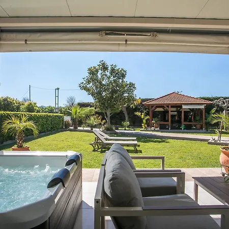 Sea Breeze & Nature With Pool Near The Sea Дом отдыха Кремасти