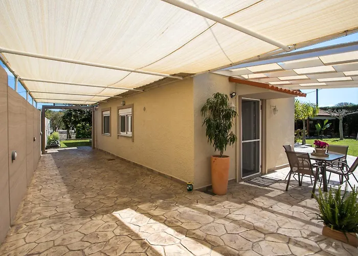 Sea Breeze & Nature Villa Heated Pool بيت للعطل