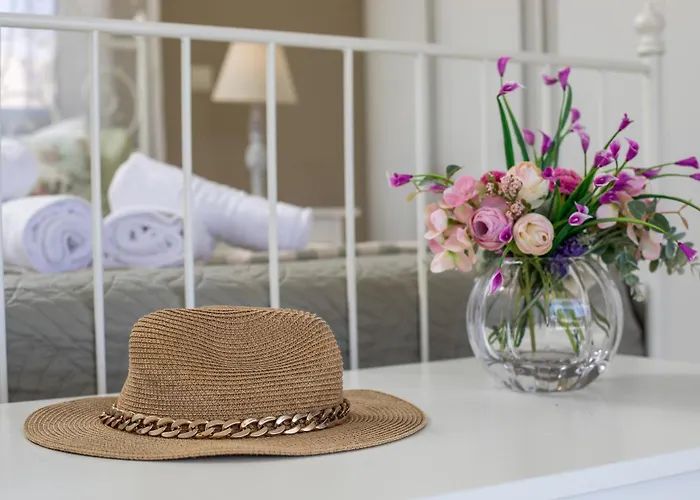 Sea Breeze & Nature Villa Heated Pool بيت للعطل *