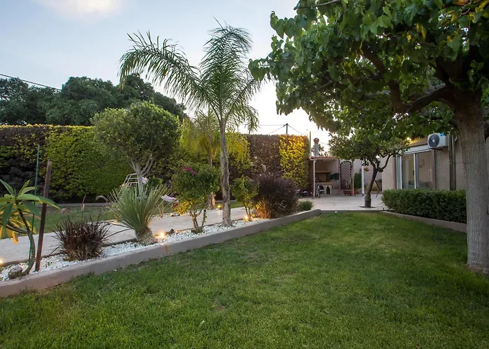 Sea Breeze & Nature Villa Heated Pool بيت للعطل *